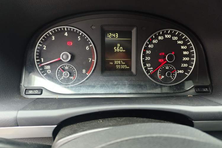 Used Volkswagen Touran 2013 1.4T Manual Comfort Edition 5-Seater Odometer Close Up