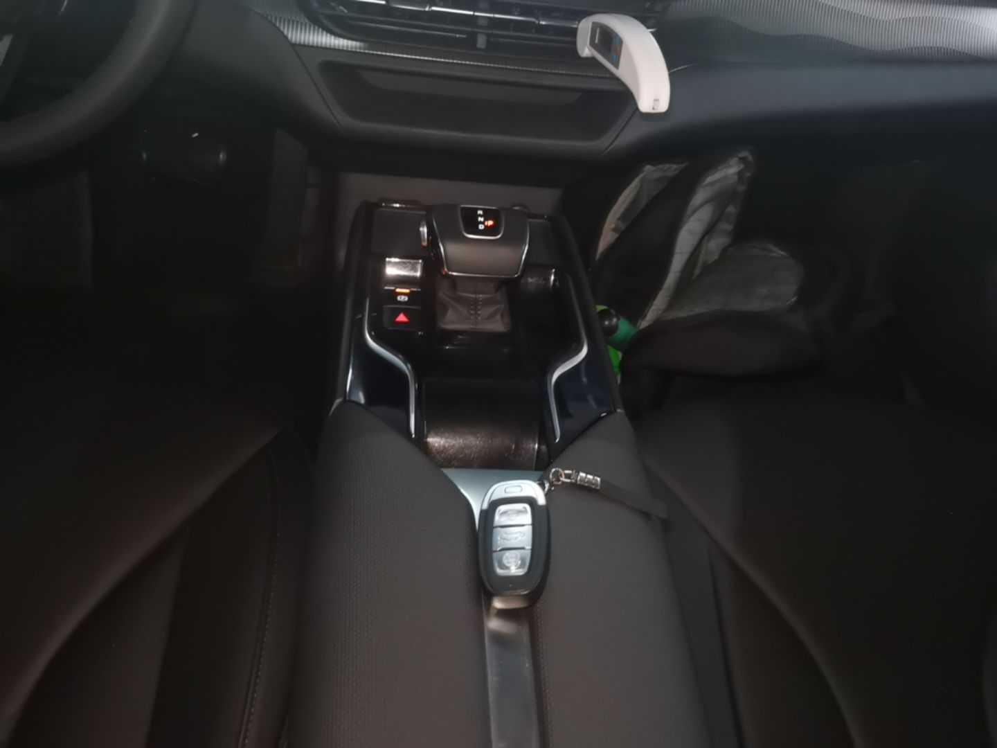 Hongqi E-QM5 2023 Base Travel Edition — снимка 16