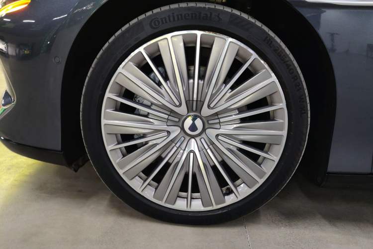 Used Denza Z9 2024 1100 km All-Wheel-Drive Ultra Version
