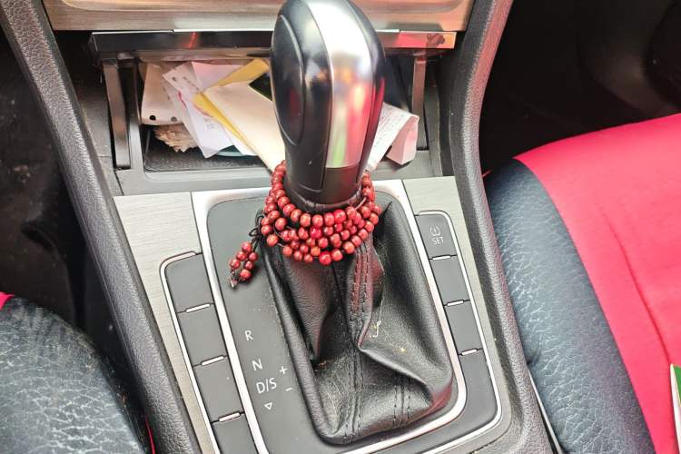 Used Volkswagen Golf 2015 1.6L Automatic Comfort Model Gear Lever