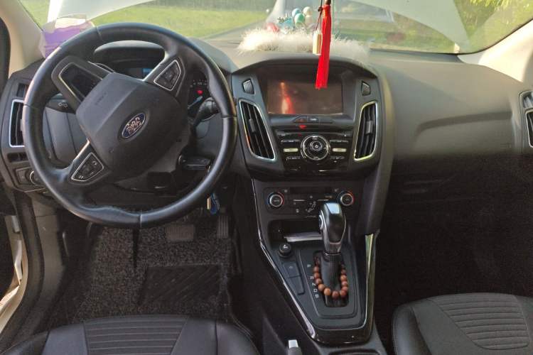 Used Ford Focus 2015 Hatchback EcoBoost 125 Automatic Supreme Style Edition
