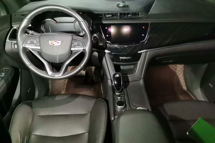Used Cadillac XT6 2021 2.0T 6-Seater Two-Wheel Drive Luxury Version Center Console