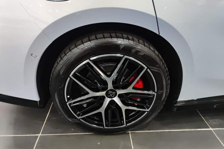 Used BYD Han L 2025 EV Four-Wheel Drive LiDAR Flagship Model Right Rear Wheel Hub