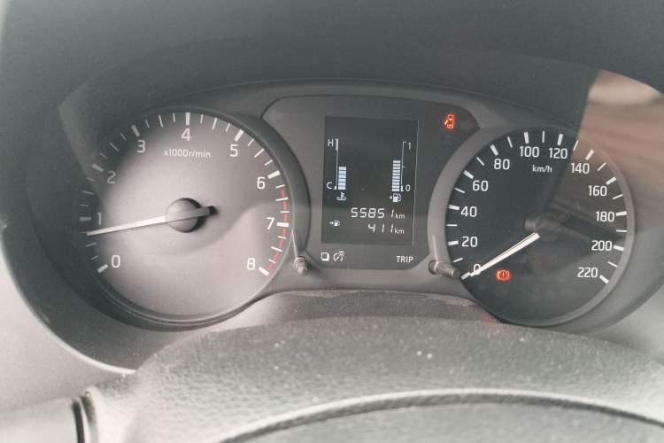 Used Nissan Navara 2017 2.5L Manual Two-Wheel Drive Luxury Edition QR25
