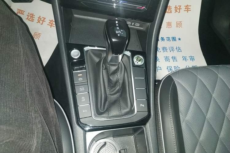 Used Volkswagen Sagitar 2023 200TSI DSG Excellence Edition Gear Lever