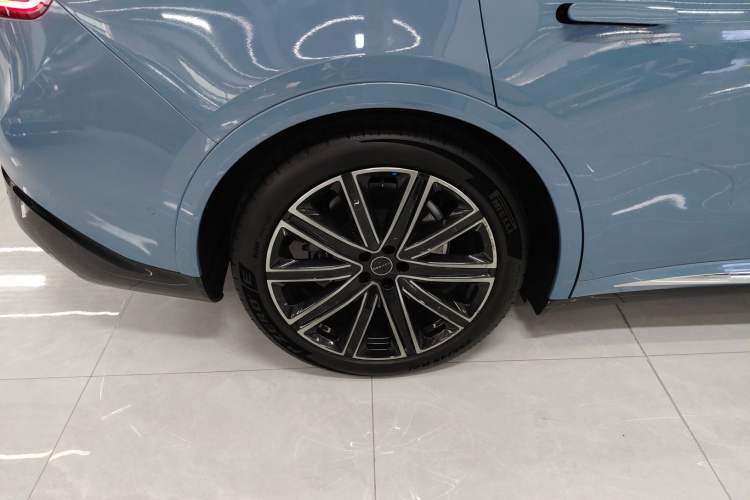 Used Hima Luxeed R7 2024 All-Electric 667 km Max