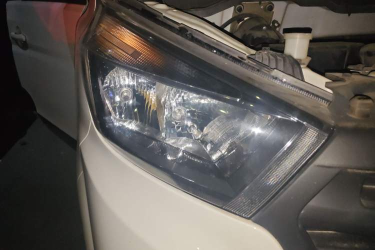 Used Jinbei Gold Hiace M Classic 2023 1.5L Travel Lion Passenger Vehicle 5/6/7 Seats
