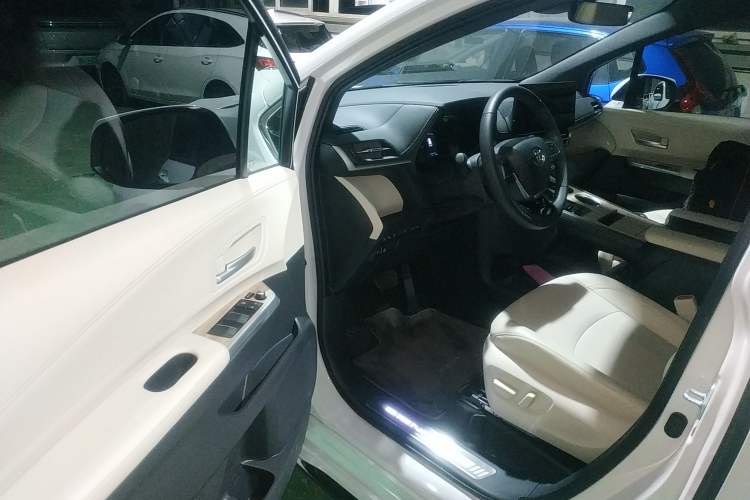 Used Toyota Sienna 2026 Model 2.5L Dual-Engine Four-Wheel-Drive Prestige Edition