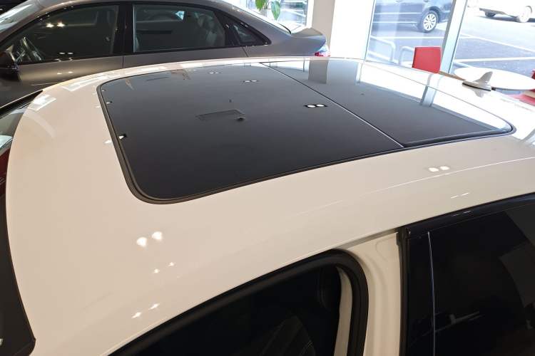 Used Audi A4L 2022 40 TFSI Luxury Dynamic Model Roof