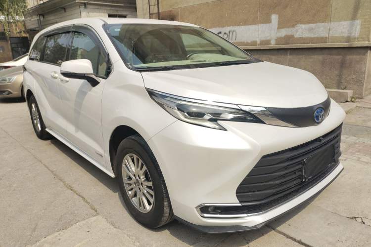 Used Toyota SIENNA 2023 2.5L Hybrid Comfort Edition Front Right 45 Deg