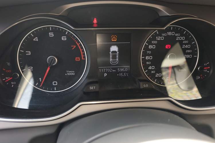 Used Audi A4L 2013 35 TFSI Automatic Standard Model Odometer Close Up