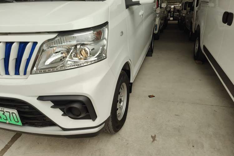 Used CHANGAN KAICHENG Ruixing EM80 2024 Comfort-Style 6-Seater 41.86 kWh Left Front Headlight