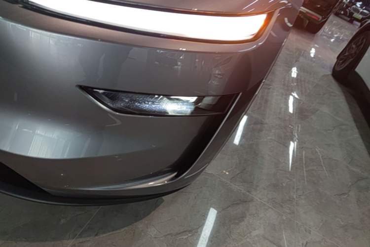 Used Tesla Model Y 2025 Long-Range All-Wheel-Drive Version Left Front Headlight