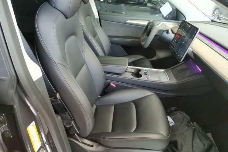 Used Tesla Model Y 2021 Long-Range All-Wheel-Drive Version 3D7
