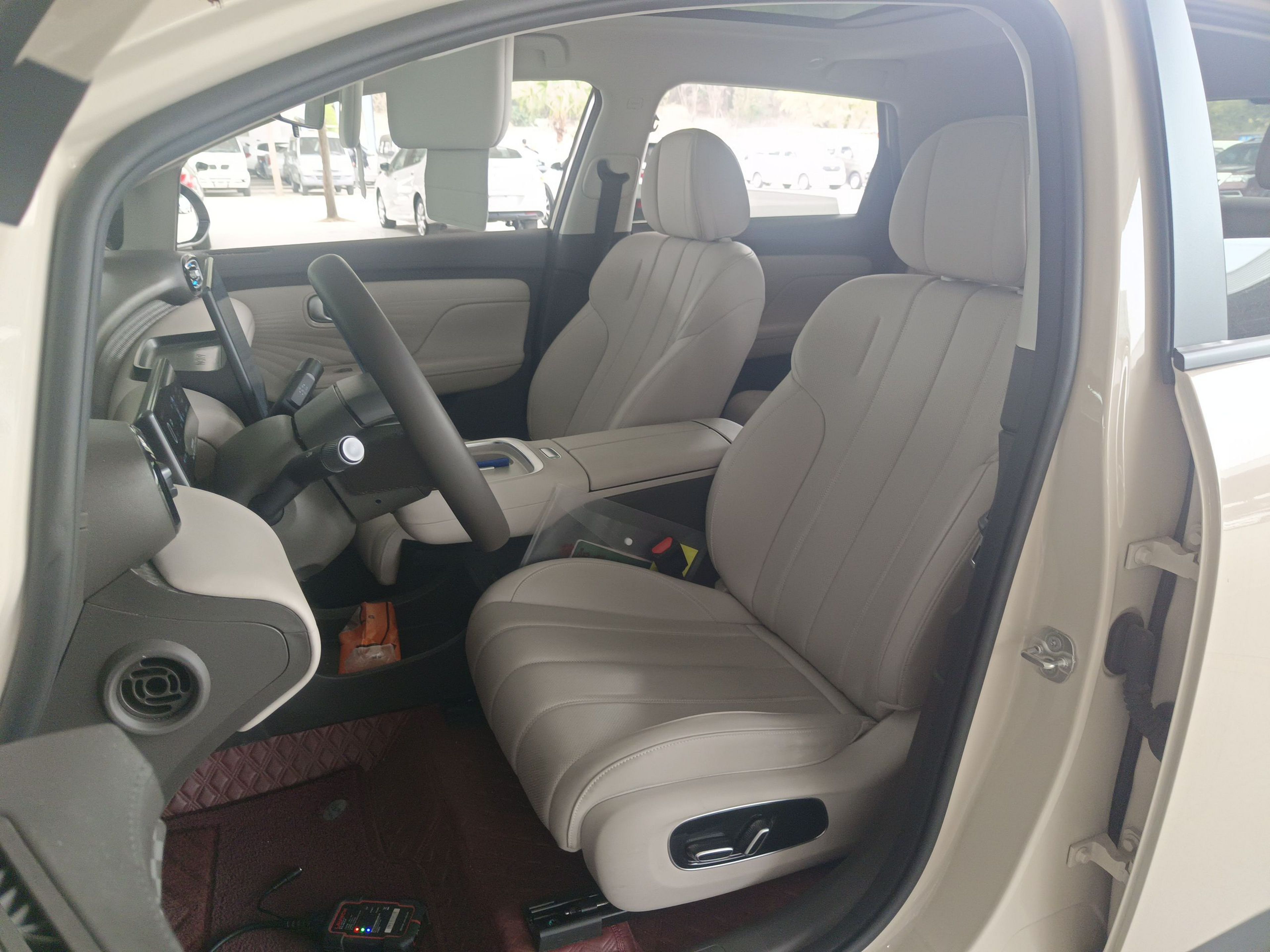 Переднее сиденье в автомобиле