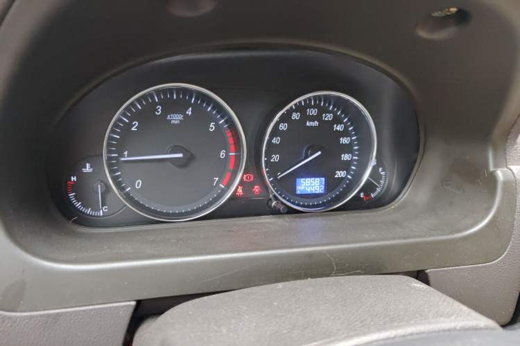 Used BAIC Weiwang M30 2015 1.5L Basic Version DAM15 Instrument Cluster
