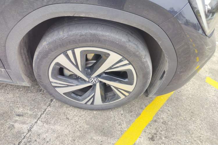 Used Volkswagen ID.6 CROZZ 2022 Long-Range PRO Edition Right Front Wheel Hub