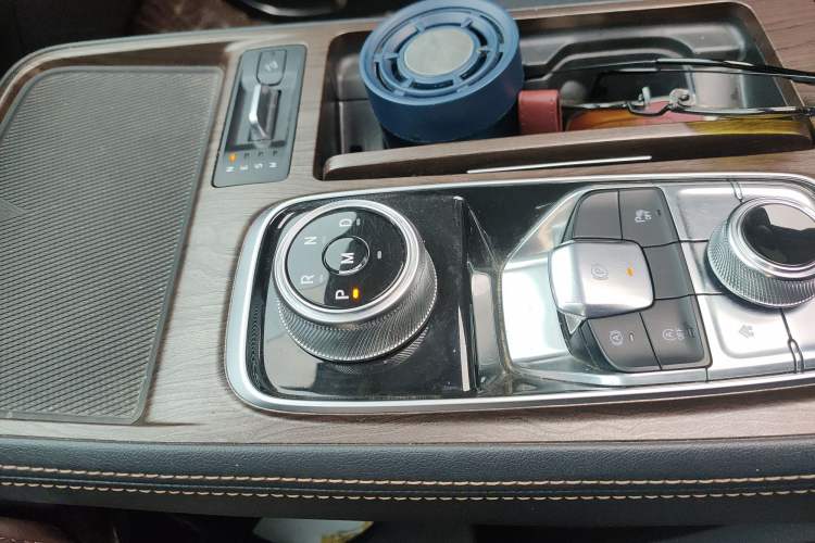 Used Ford Equator 2021 EcoBoost 225 Premier 6-Seater Gear Lever