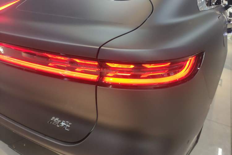 Used VOYAH PASSION 2024 PHEV Four-Wheel Drive Ultra-Long Range Executive Edition Exterior 3