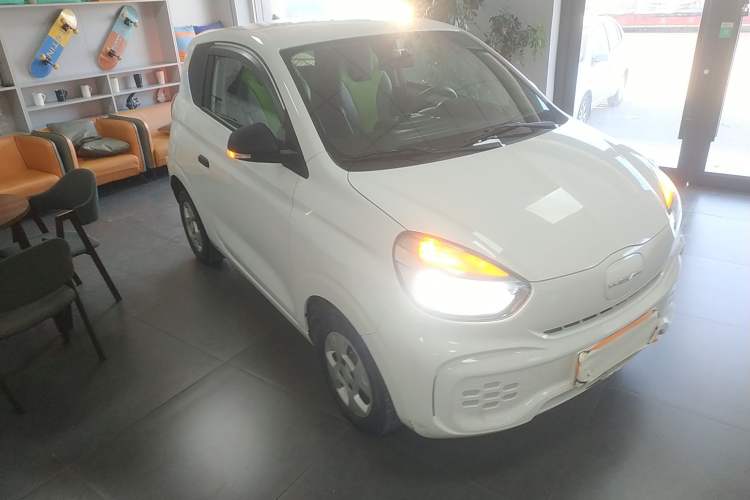 Used Roewe Clever 2021 302 km New Four-Seater Super-Efficient Version
