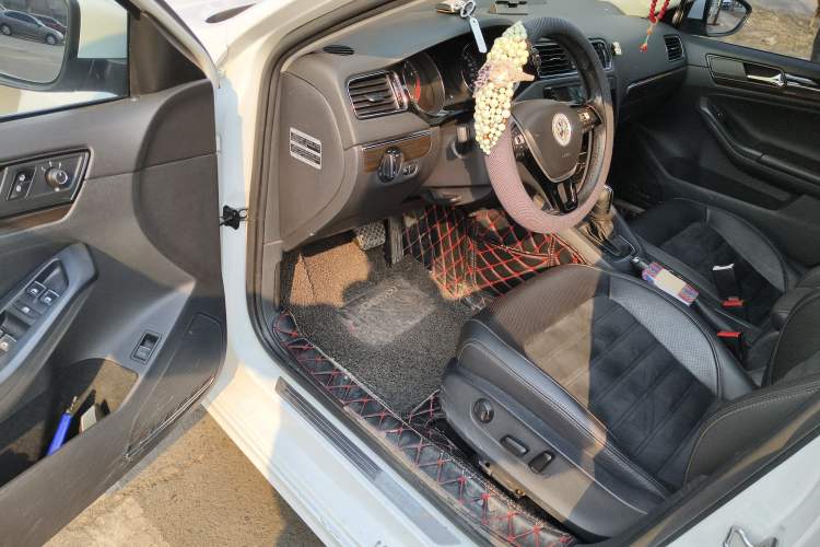 Used Volkswagen Sagitar 2015 230TSI Automatic Luxury Model