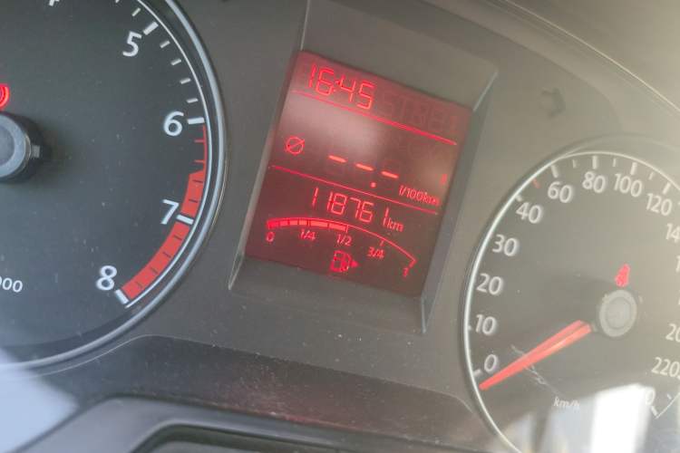 Used Volkswagen Santana 2013 1.6L Manual Comfort Edition Odometer Close Up