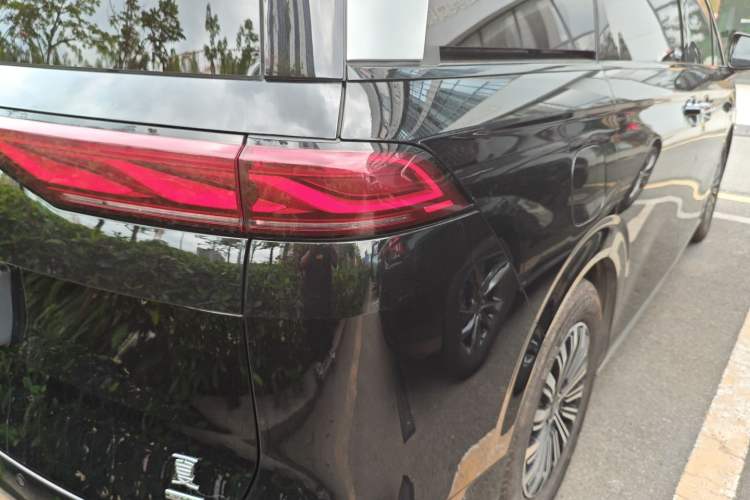 Used BYD Xia 2025 DM-i 1.5T 180km Excellence Model Right Rear Taillight