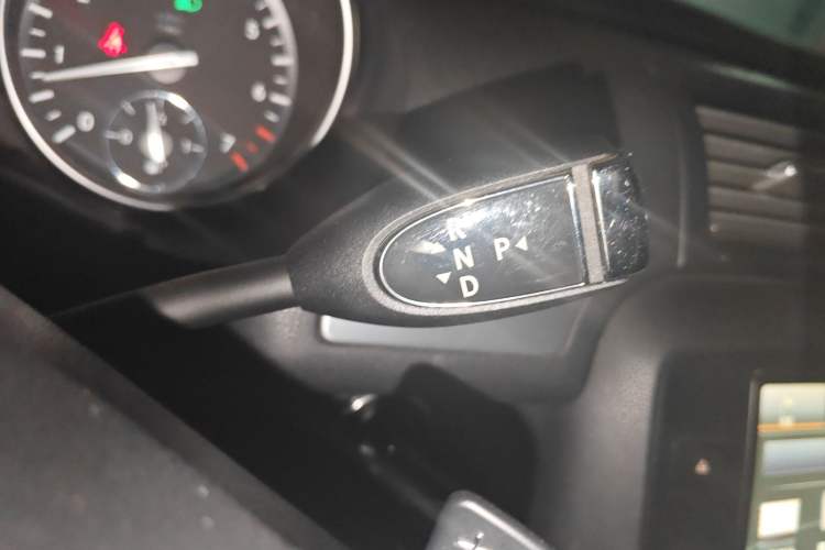 Used Mercedes-Benz R-Class 2014 R 320 4MATIC Business Model