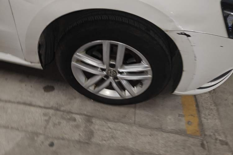 Used Volkswagen Gran Lavida 2015 1.6L Automatic Comfort Edition Exterior 7