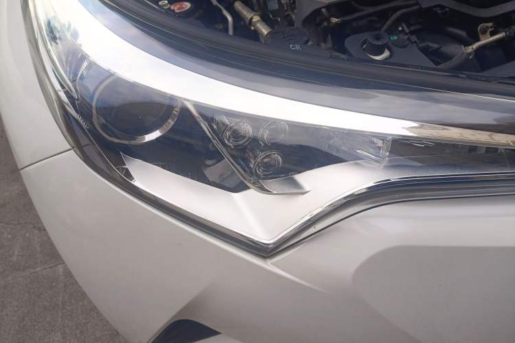 Used Toyota C-HR 2018 2.0L Leading with Sunroof China VI Standard
