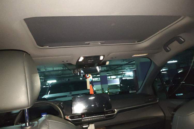 Used Toyota SIENNA 2023 2.5L Hybrid Deluxe Edition Headliner