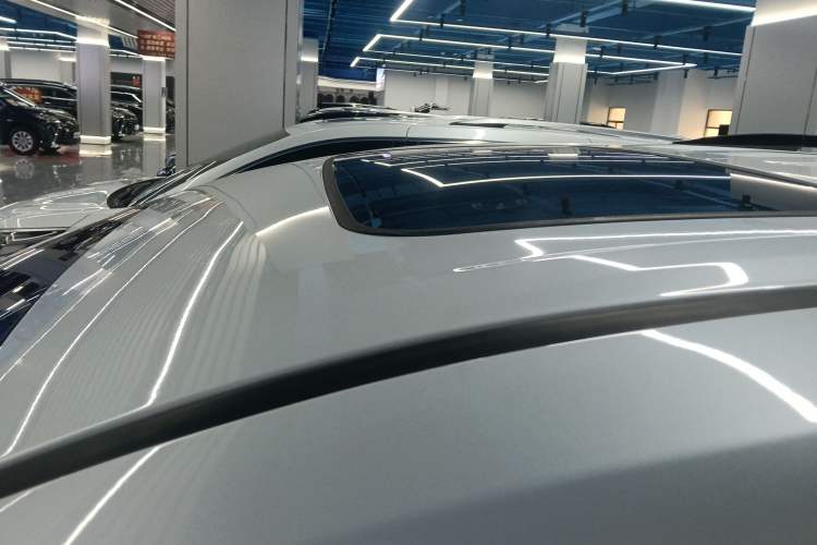 Used Toyota SIENNA 2023 2.5L Hybrid Deluxe Edition