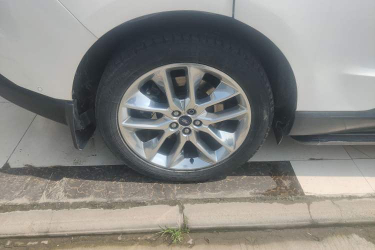 Used Ford Edge 2016 EcoBoost 245 Four-Wheel Drive Titanium 7-Seater Right Rear Wheel Hub