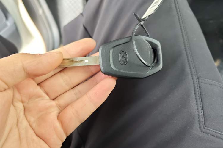 Used SAIC MAXUS EV30 2023 Pure-Electric Smart Logistics Expert with Long Wheelbase Guoxuan
