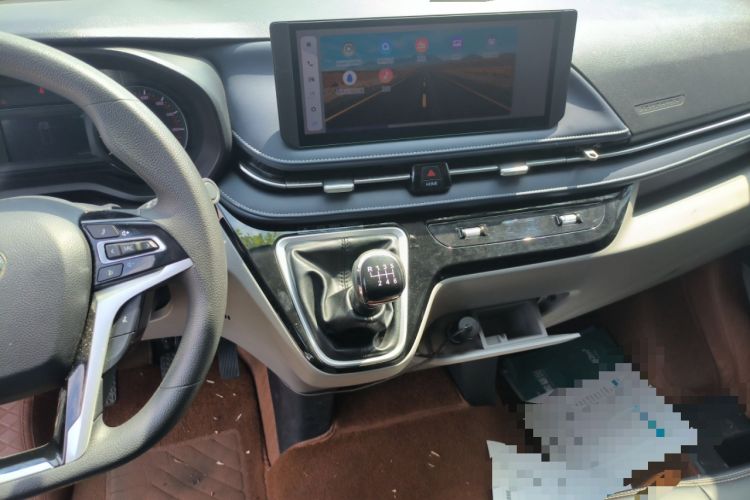 Used SAIC MAXUS Xintu V70 2023 2.0T Elite Edition Manual Transmission Short Wheelbase Low Roof 5/6 Seats (125 hp)