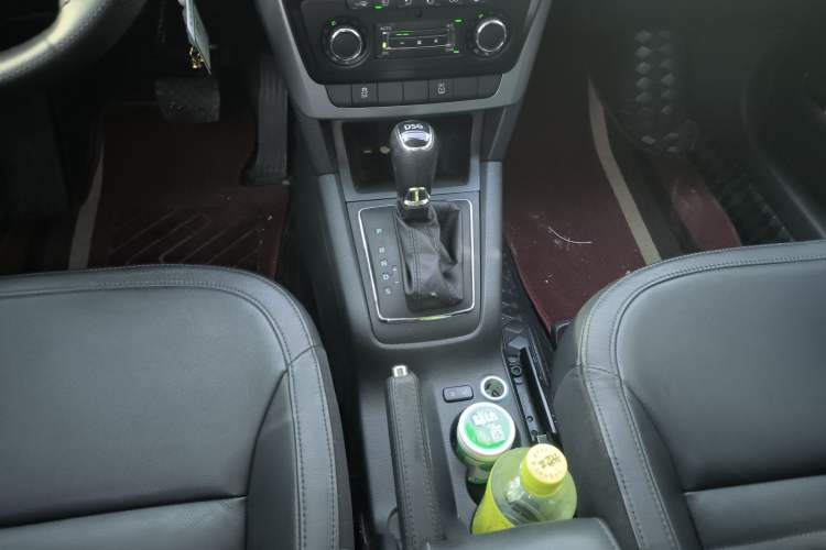 Used Skoda Yeti 2014 1.4TSI DSG Explorer Edition Gear Lever