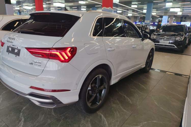 Used Audi Q3 2021 35 TFSI Fashion Dynamic Model