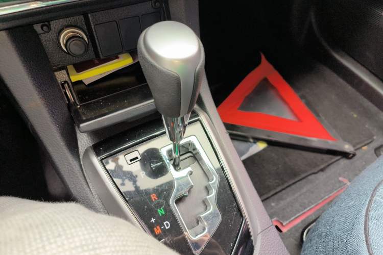 Used Toyota Corolla 2014 1.6L CVT GL Gear Lever