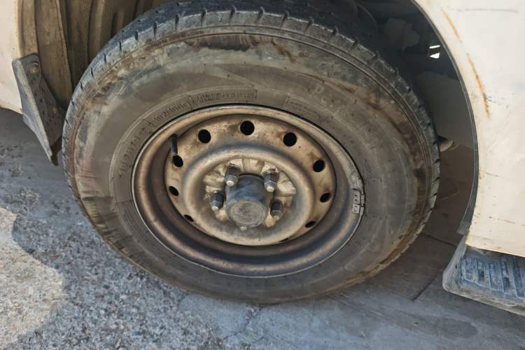 Used Jinbei Hiace 2014 2.0L Fifth-Generation Xiangyun Comfort Type 1 4G20C Right Front Wheel Hub