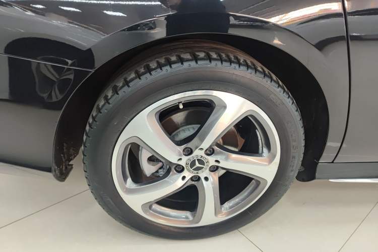 Used Mercedes-Benz E-Class 2018 E 300 L Sporty and Stylish Model