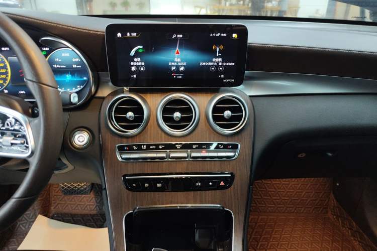 Used Mercedes-Benz GLC 2021 GLC 300 L 4MATIC Luxury Model Audio And AC Panel