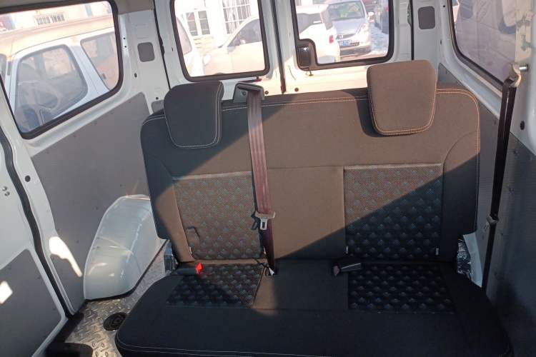 Used SAIC MAXUS Xintu V80 2025 Value Edition Aoyuntong 2.0T Manual Short Wheelbase Mid-Height 127 Ps 5/6 Seats
