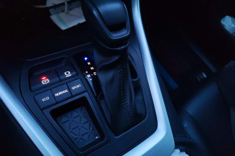 Used Toyota Wildlander 2022 2.0L CVT Two-Wheel Drive Leading Edition Gear Lever