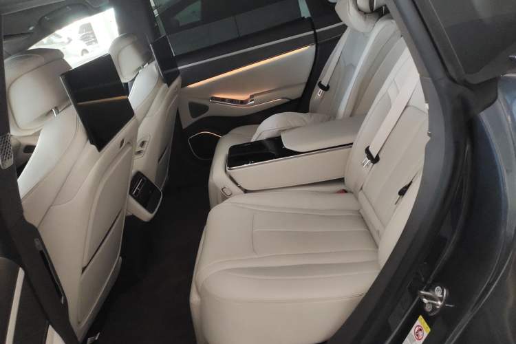 Used Denza Z9 2024 1100 km All-Wheel-Drive Ultra Version