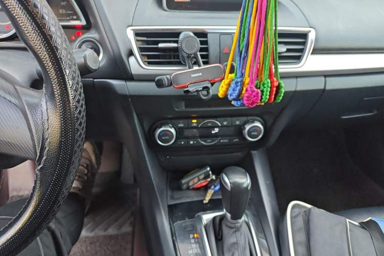 Used Mazda 3 Axela 2016 Sedan 1.5L Automatic Luxury Model
