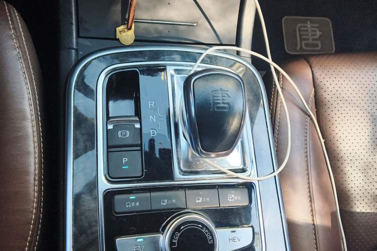 Used BYD Tang New Energy 2015 2.0T Four-Wheel-Drive Flagship Model Gear Lever