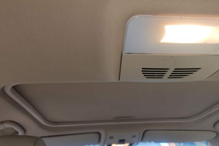 Used BMW 3 Series 2010 320i Sport Edition Headliner