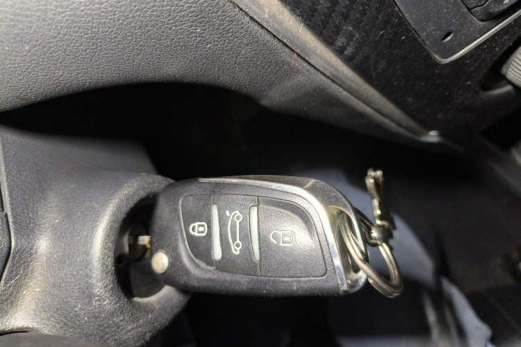 Used Peugeot 308 2014 Enjoy Edition Classic 1.6L Manual YouShang Model Vehicle Key