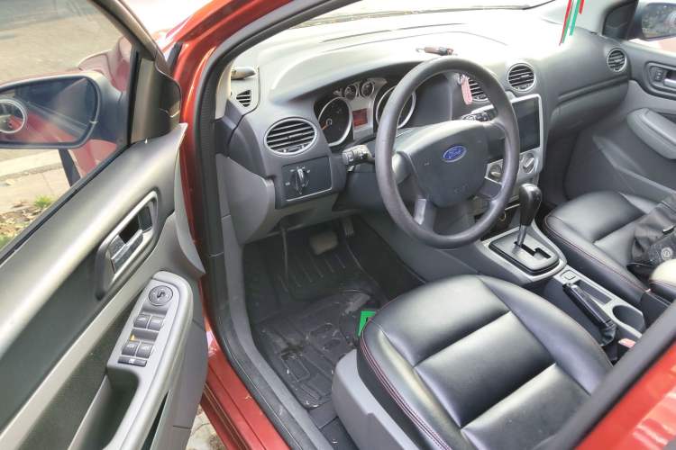 Used Ford Focus 2013 Hatchback Classic 1.8L Automatic Base Model
