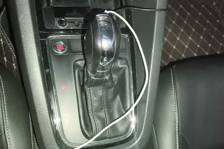 Used Volkswagen Sagitar 2017 1.6L Automatic Comfort Model Gear Lever